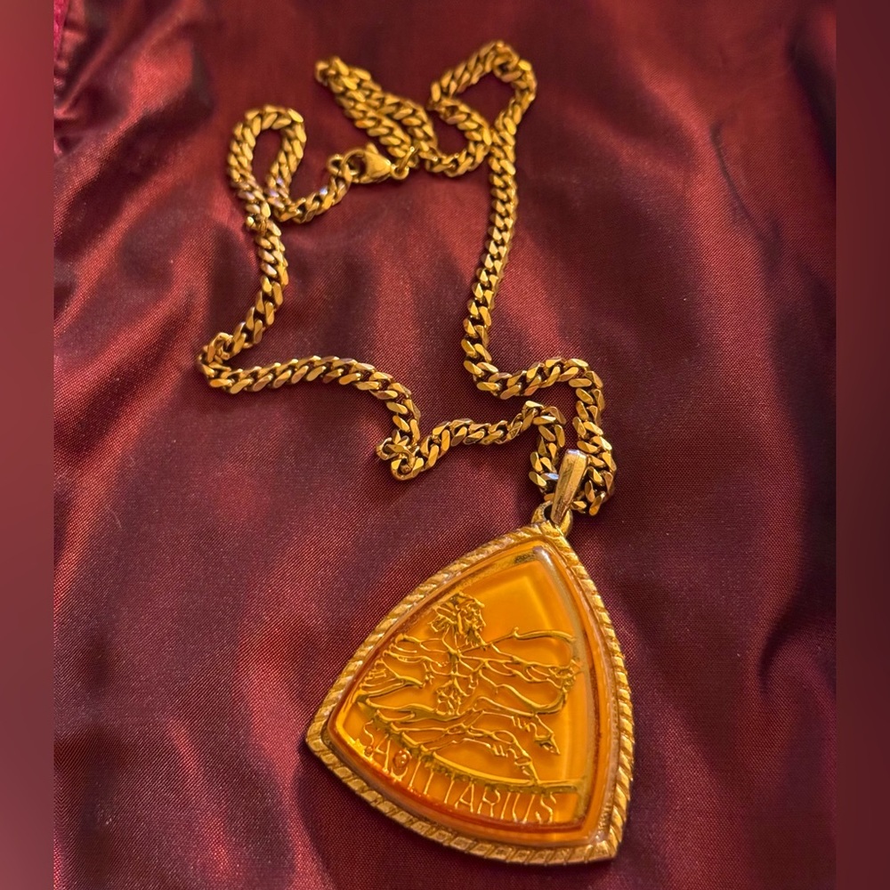 VTG SAGITTARIUS Gold Chain Necklace with Amber Lucite Zodiac Pendant